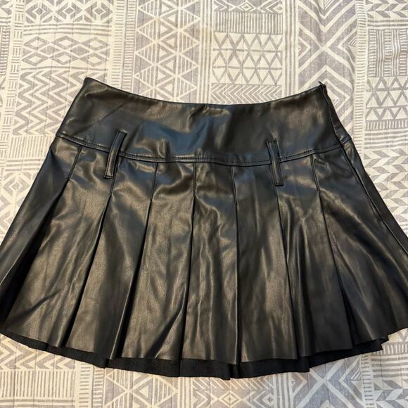 Bershka Black Faux Leather Skater Skirt - Picture 2 of 5